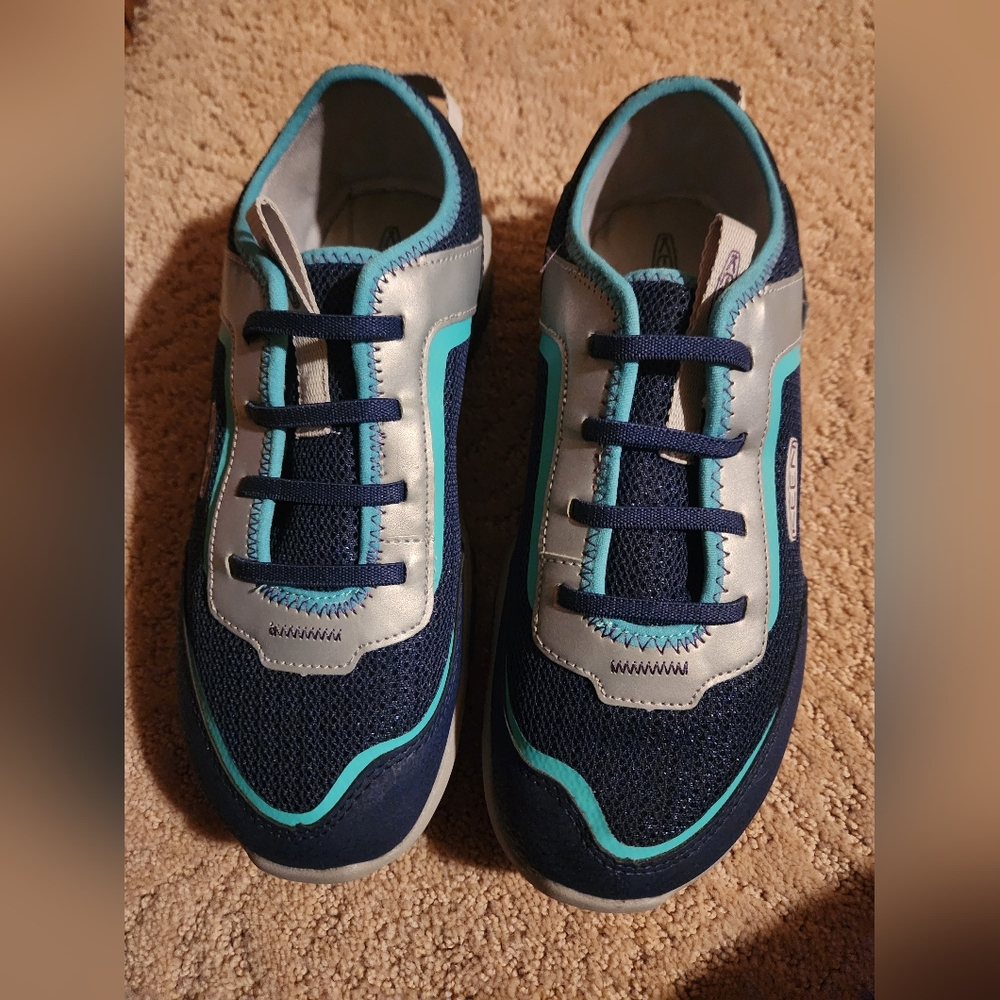 Boys shoes